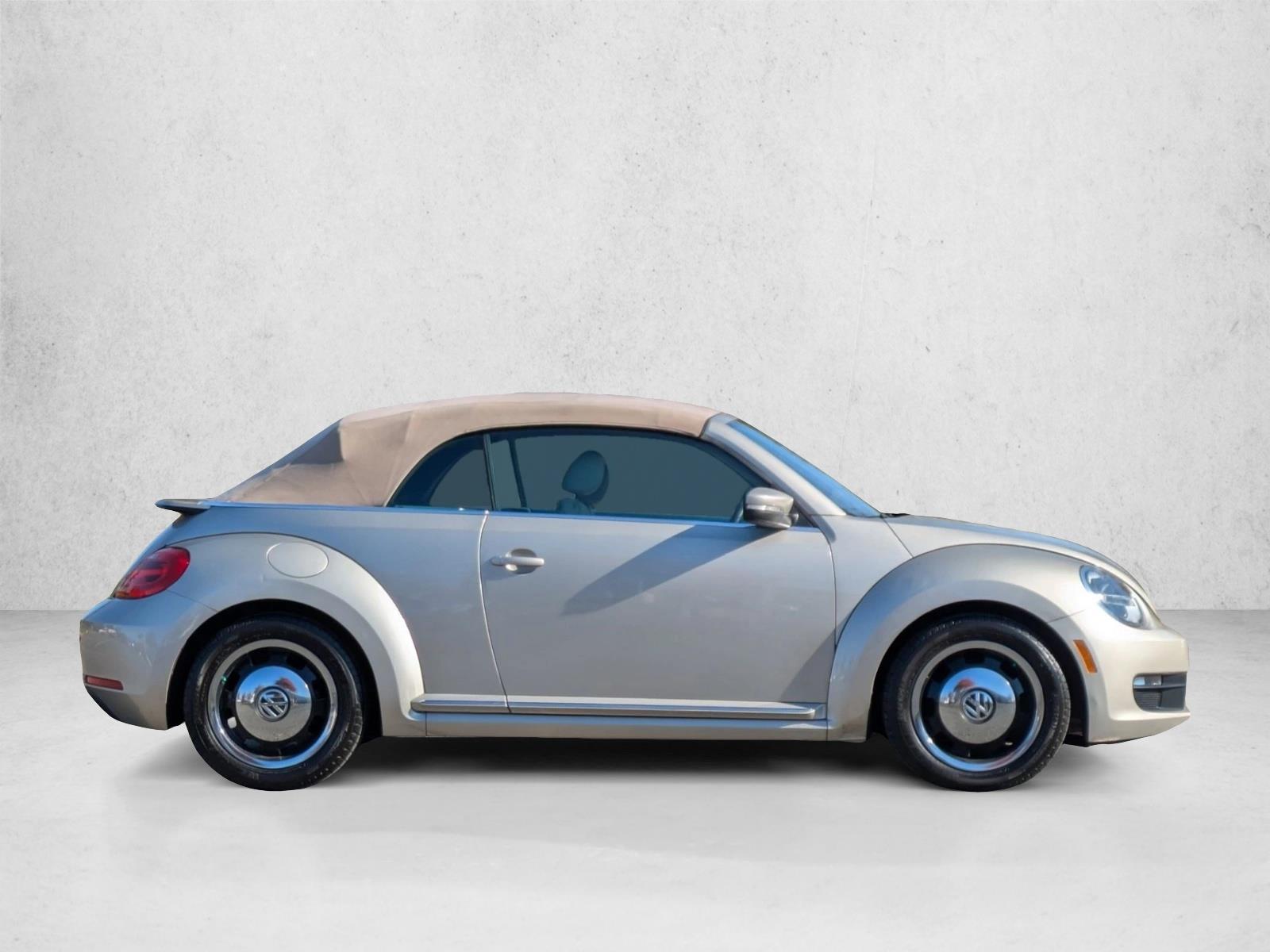 2013 Volkswagen Beetle 2.5L Convertible photo 4