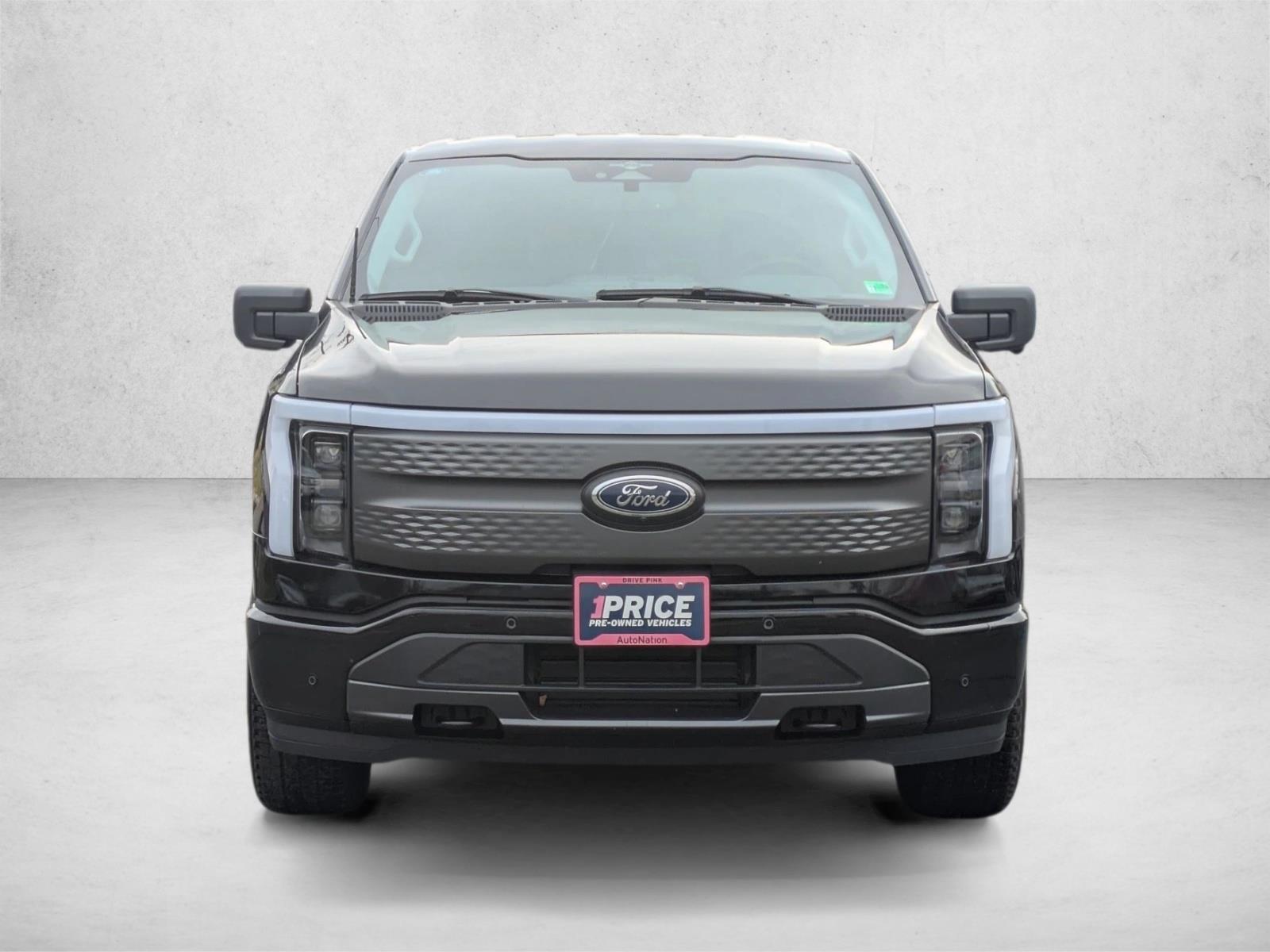 2023 Ford F-150 Lightning photo 2