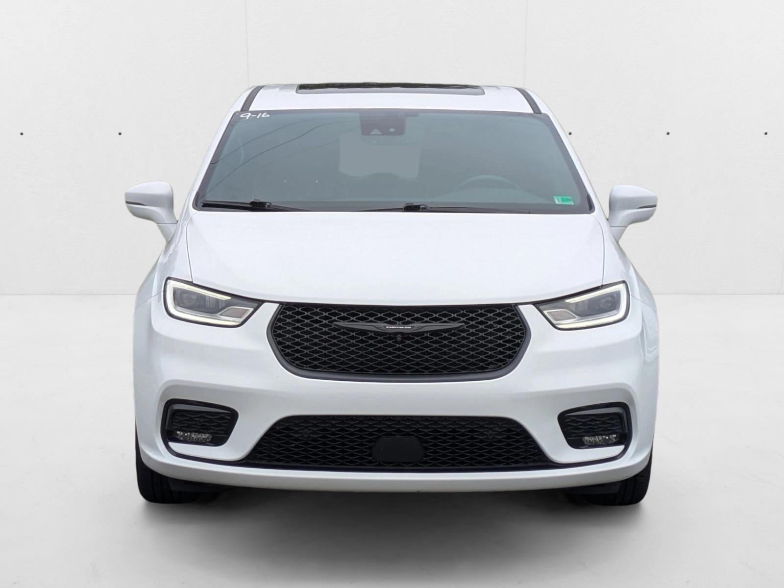 2022 Chrysler Pacifica Hybrid Limited photo 2