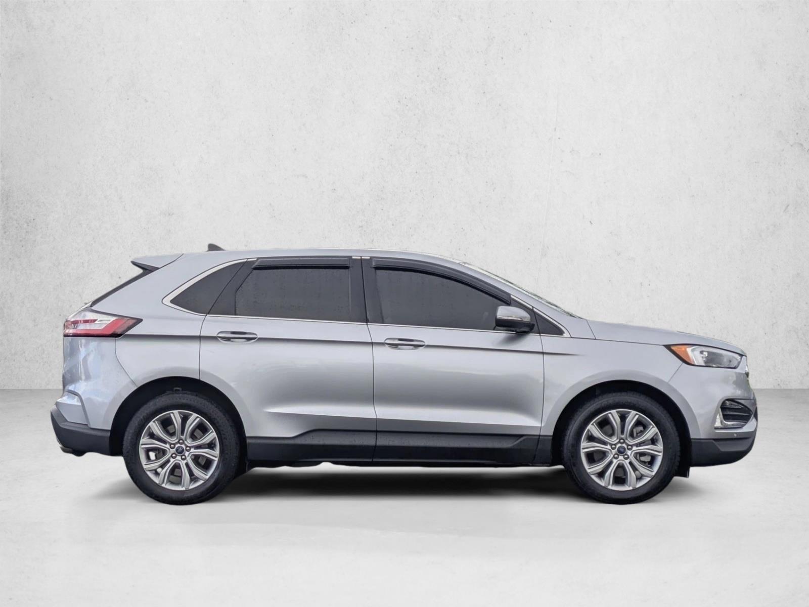 2022 Ford Edge Titanium photo 4