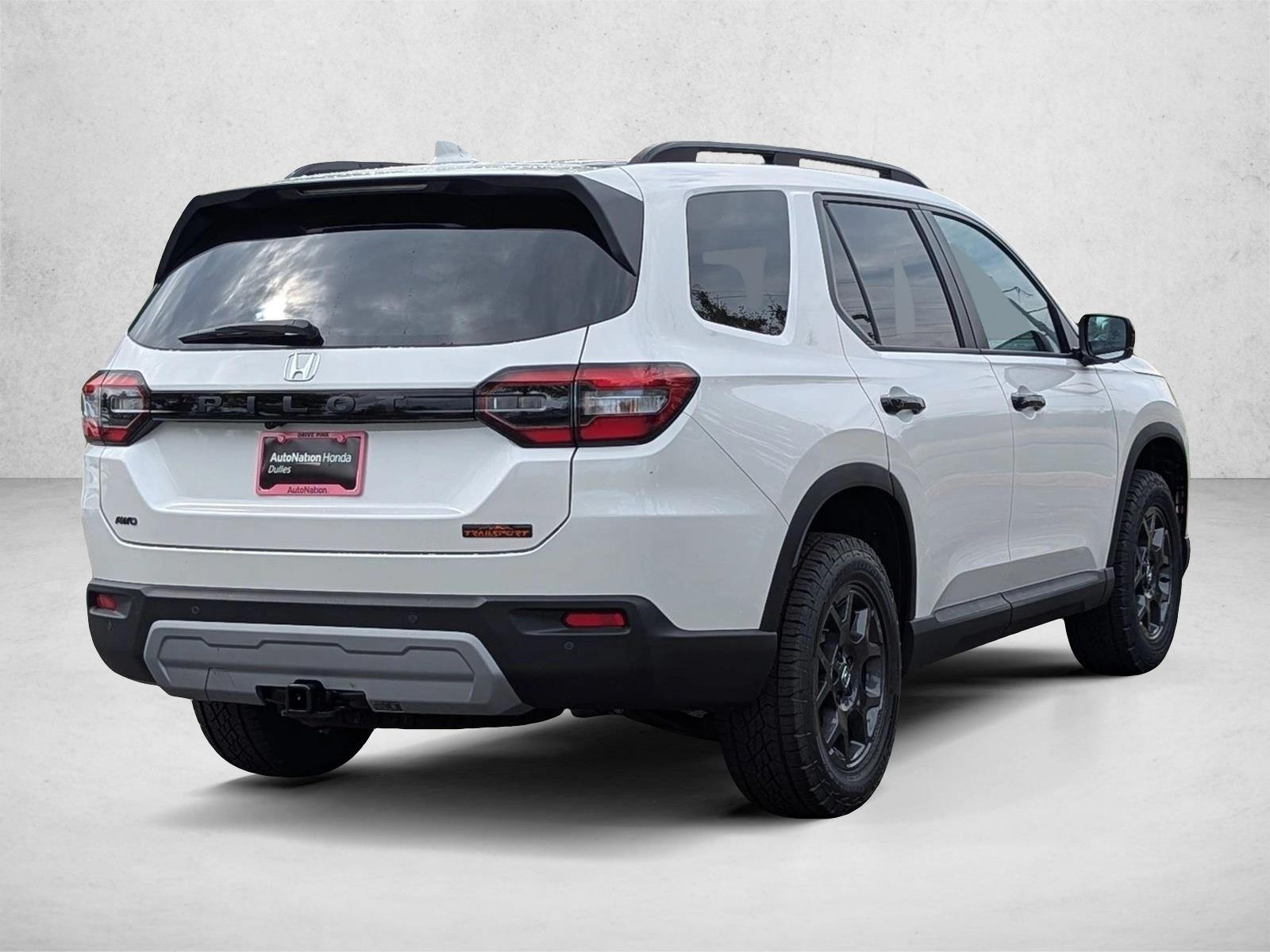 2025 Honda Pilot TrailSport photo 2