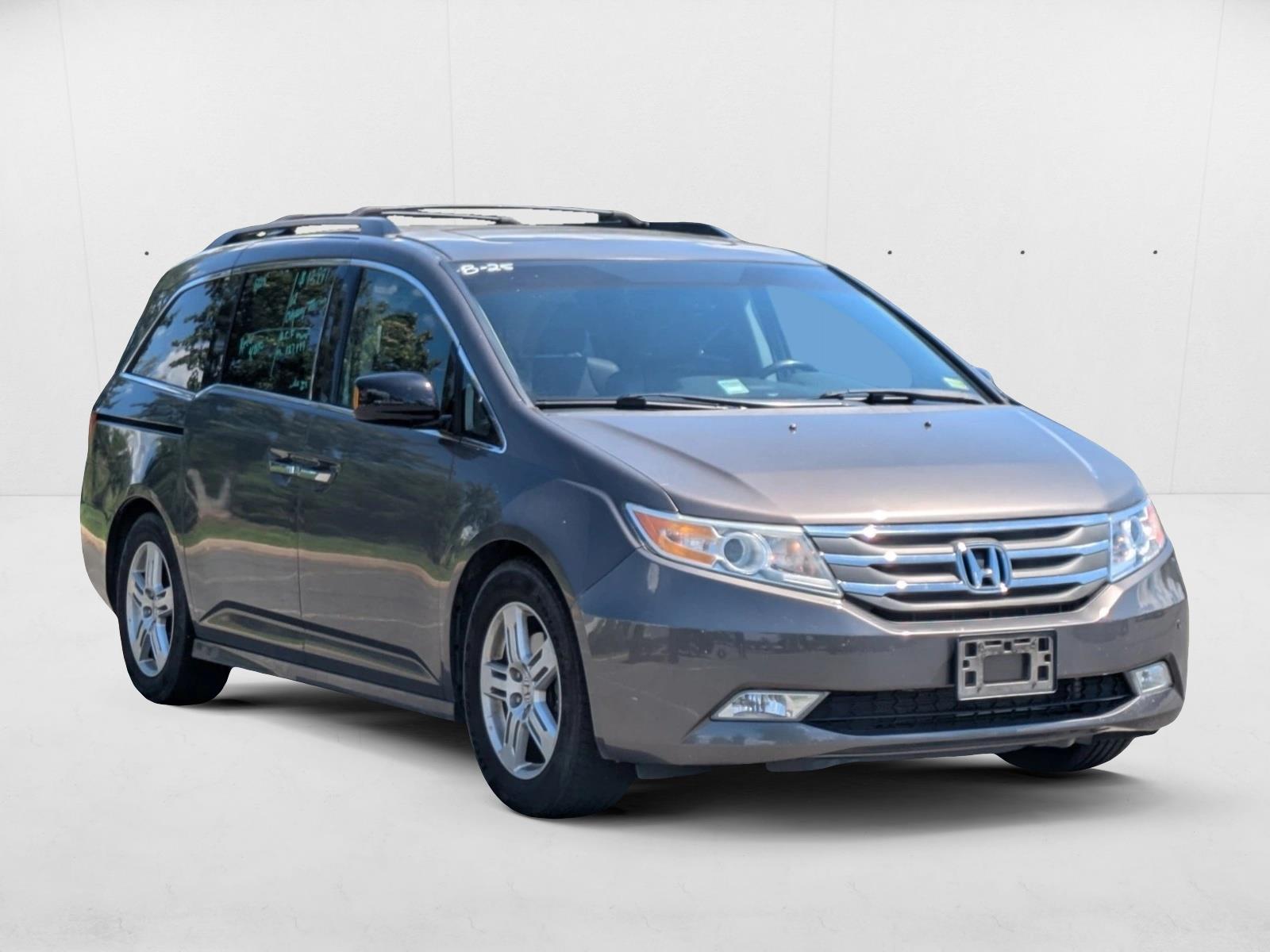 2012 Honda Odyssey Touring photo 3