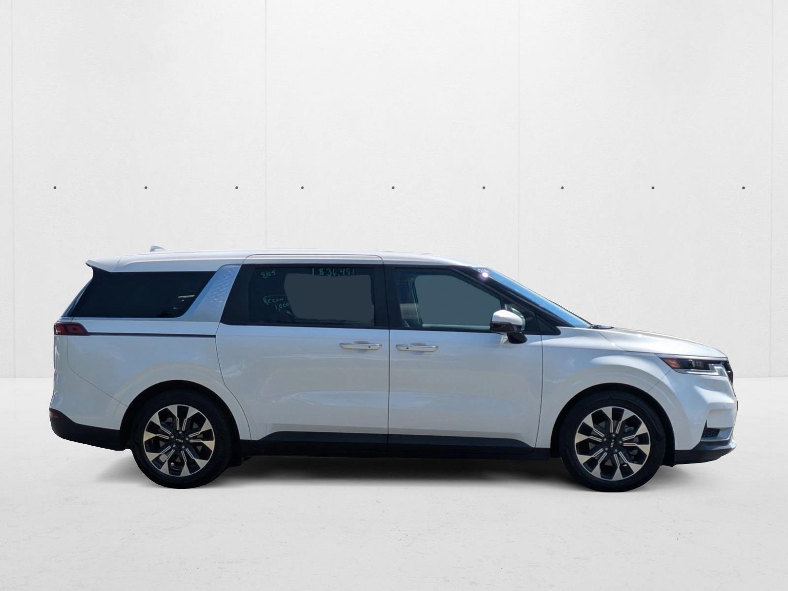 2024 Kia Carnival EX photo 4