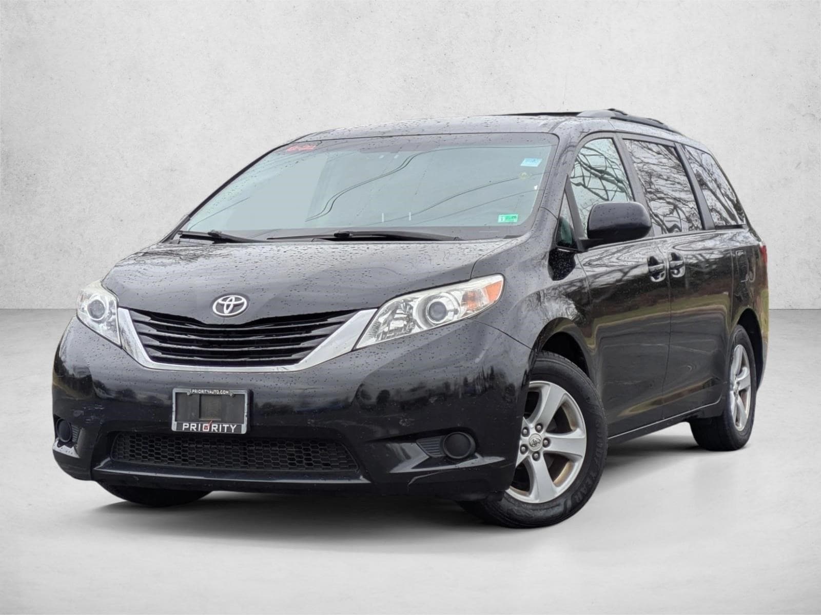 2015 Toyota Sienna LE's photo