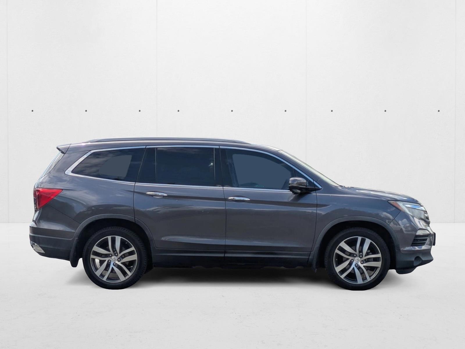 2017 Honda Pilot Touring photo 4