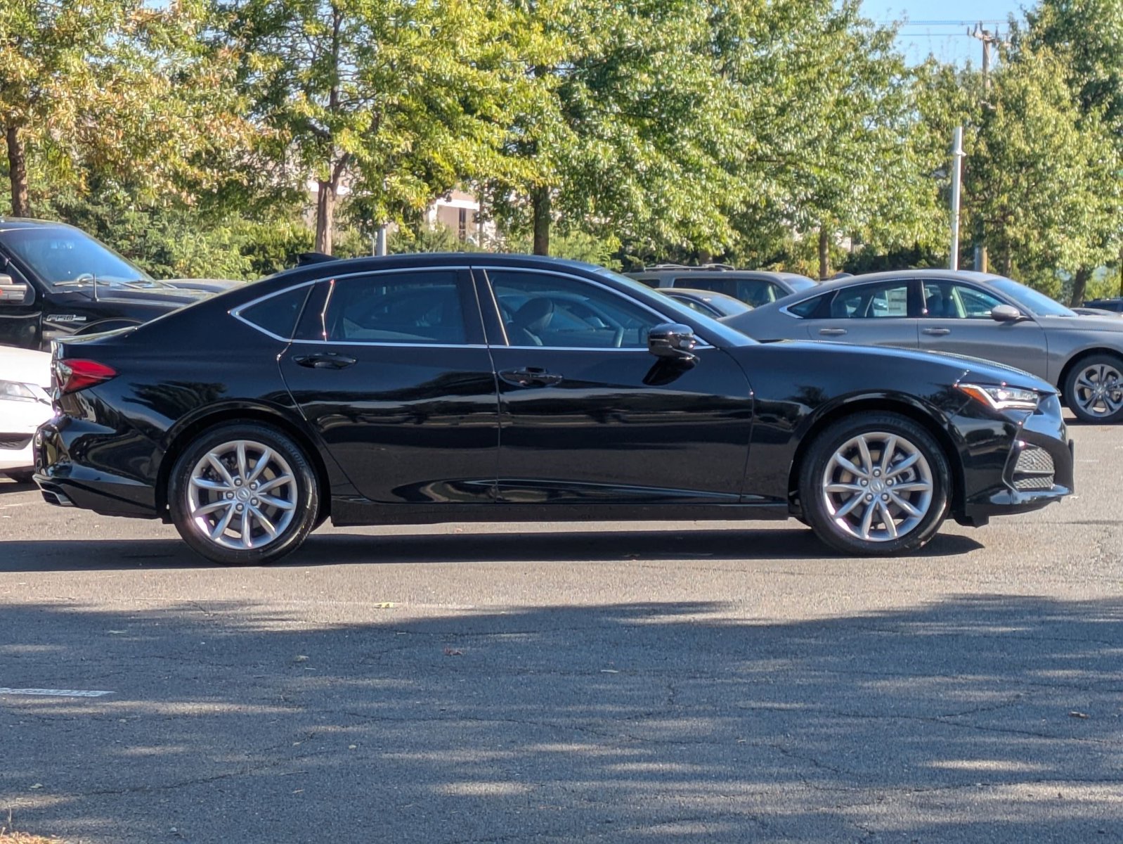 2023 Acura TLX photo 2