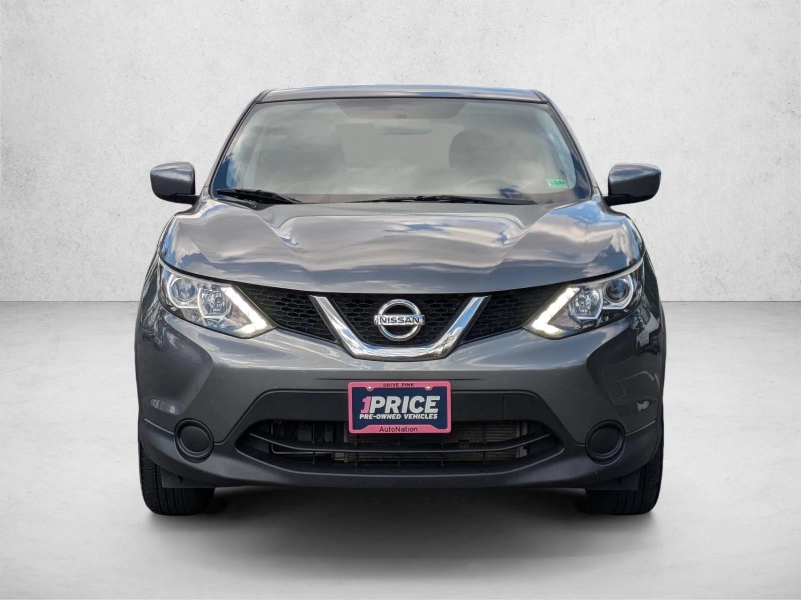 2017 Nissan Rogue Sport S photo 2