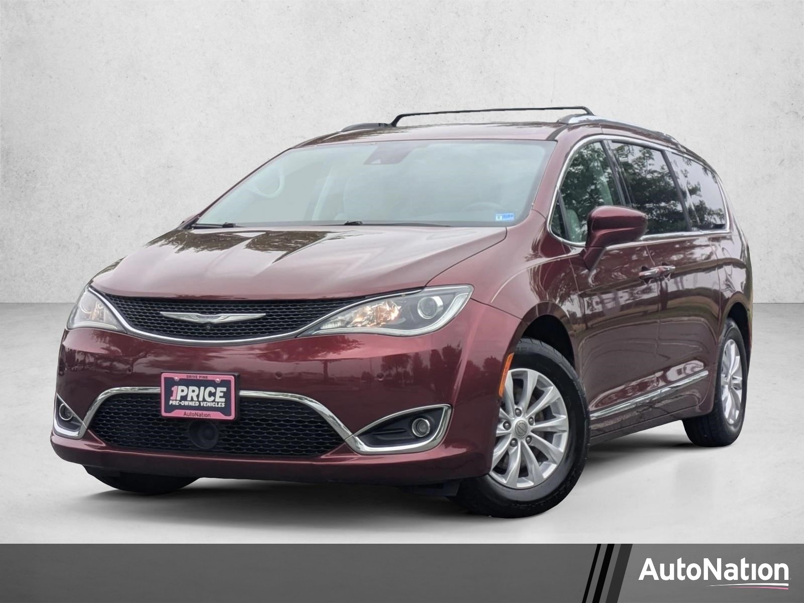 2018 Chrysler Pacifica Touring L's photo