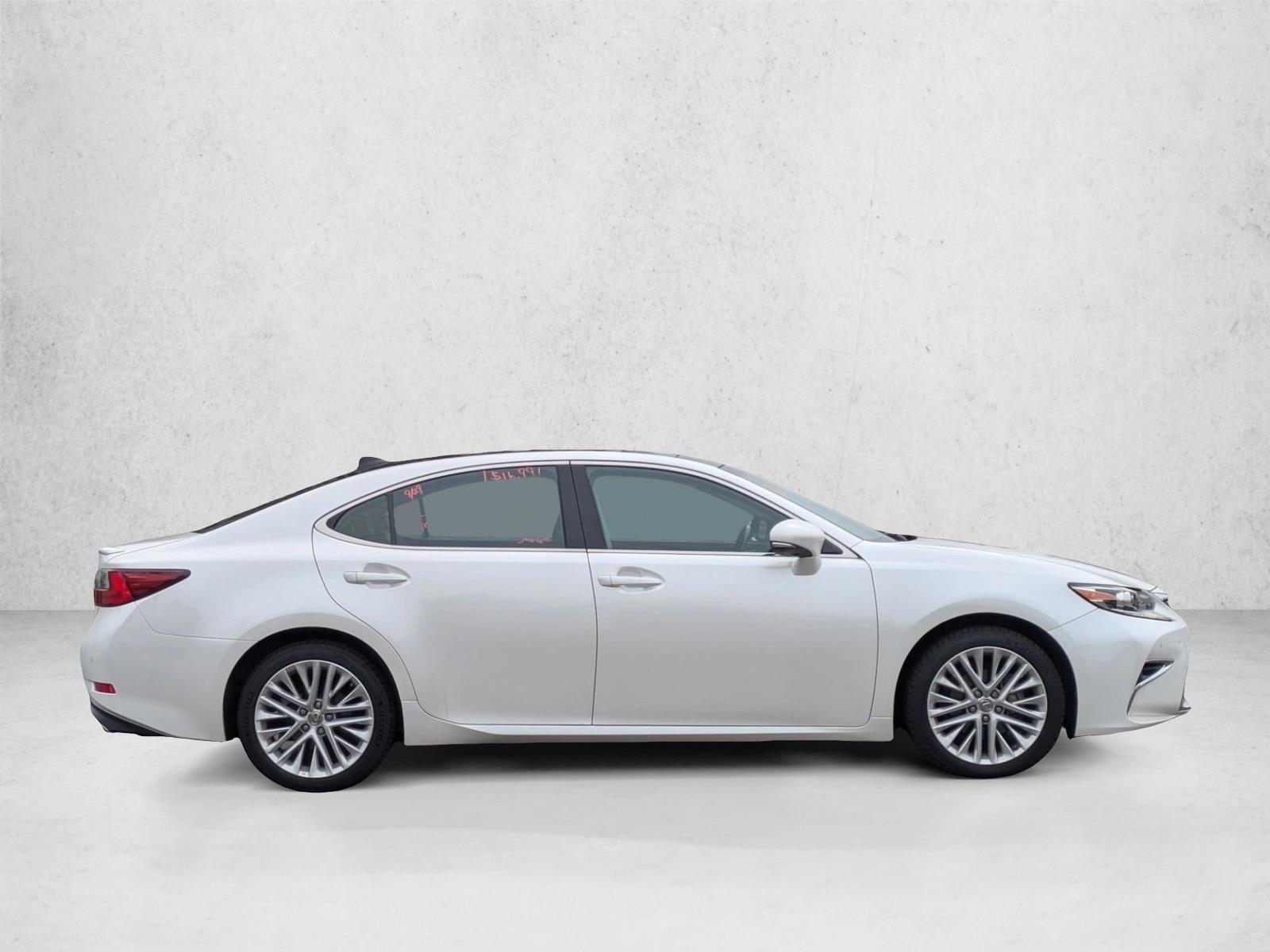 2017 Lexus ES 350 photo 4