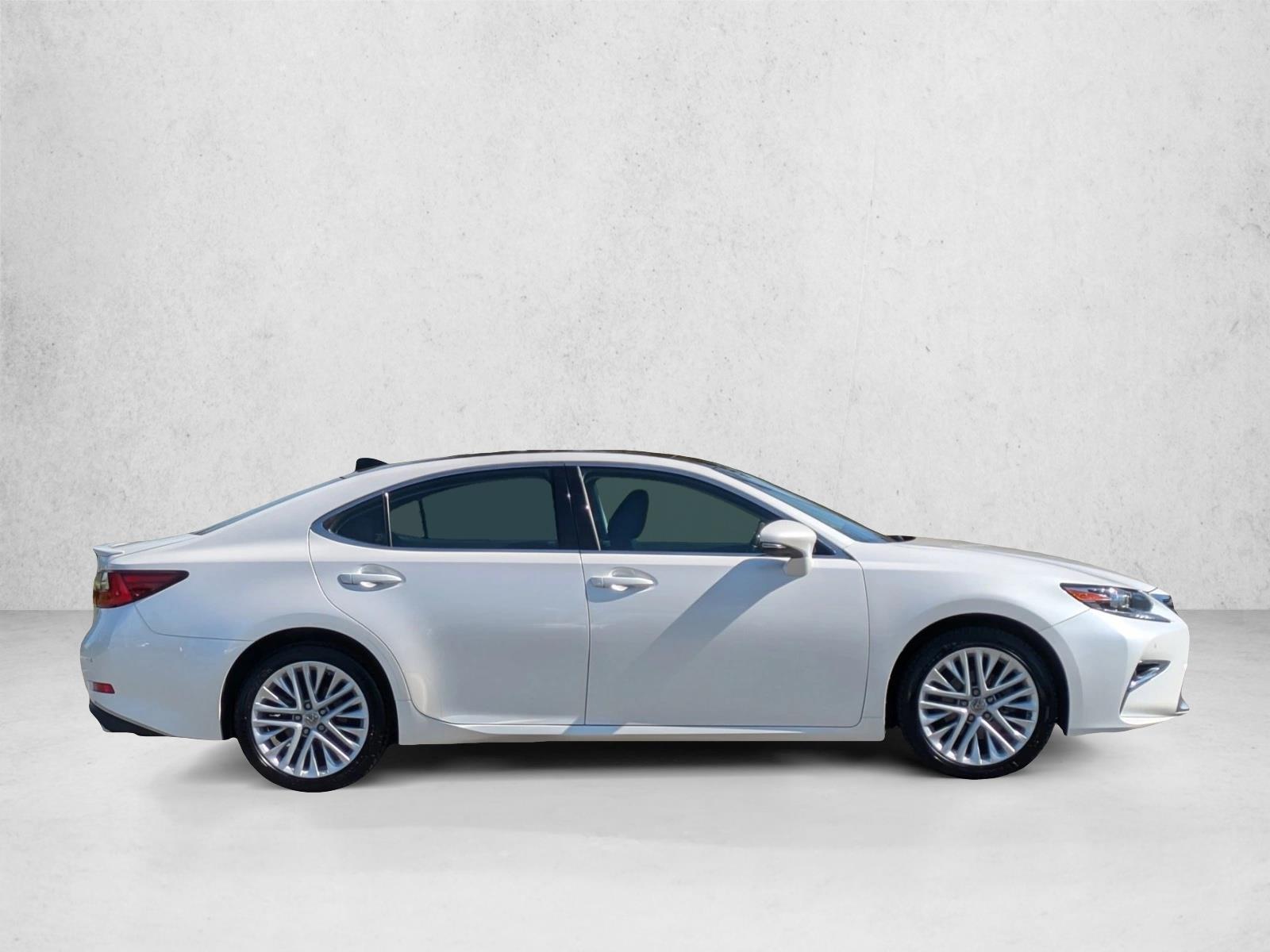 2017 Lexus ES 350 photo 4