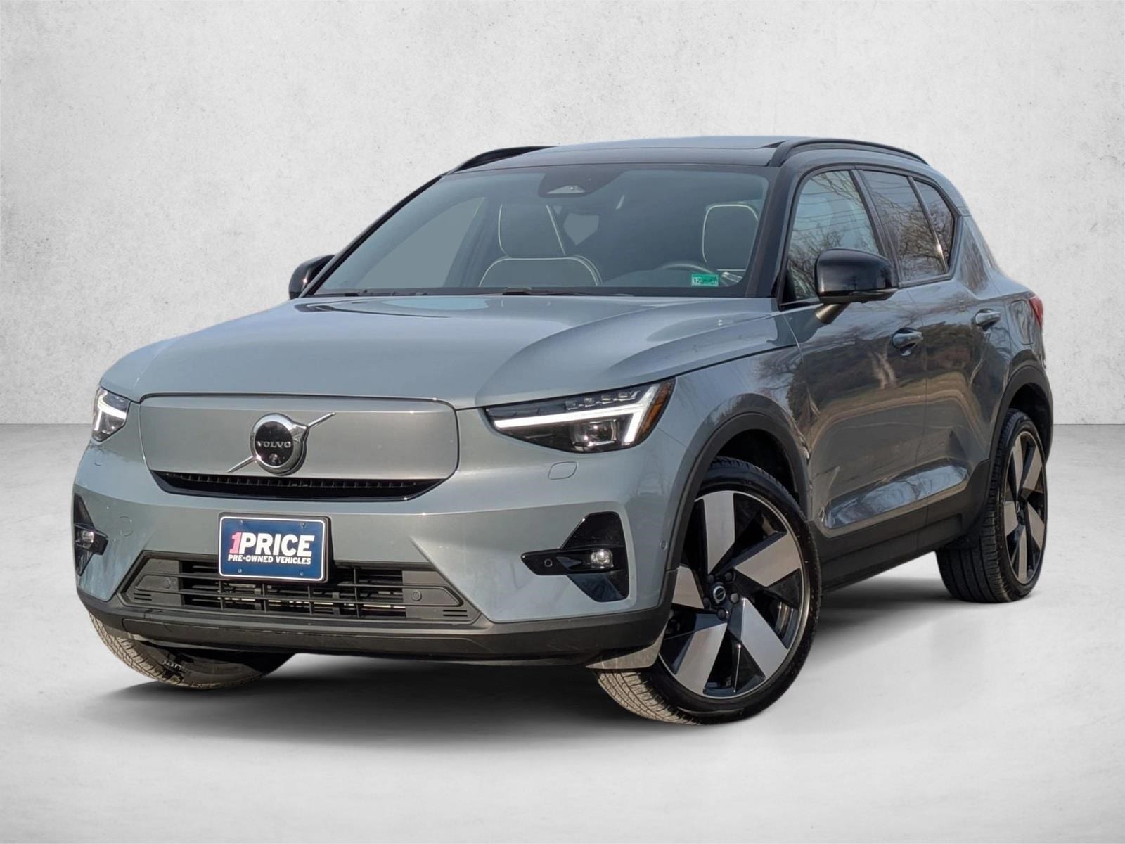 2023 Volvo XC40 Ultimate's photo