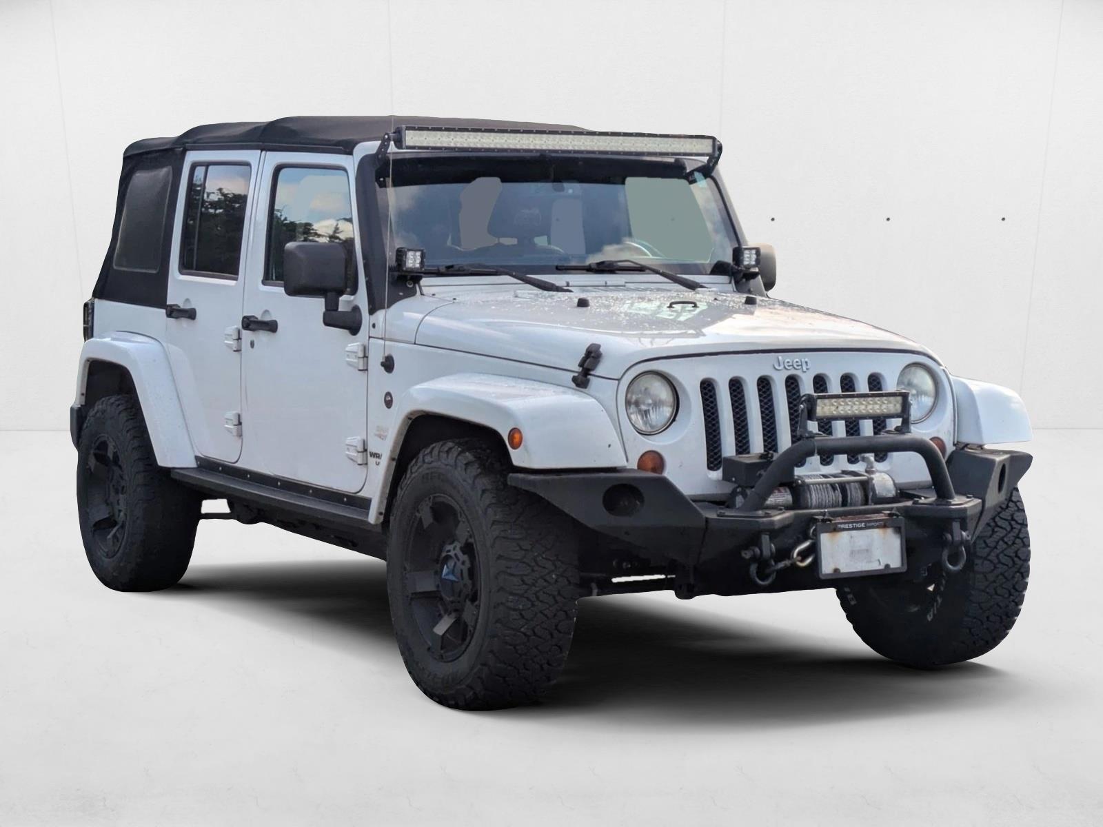 2013 Jeep Wrangler Unlimited Sahara photo 3