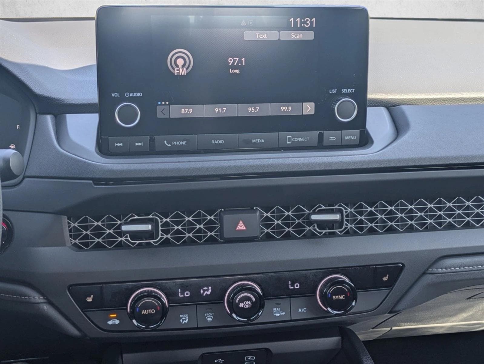 2025 Honda Accord SE - Photo 14