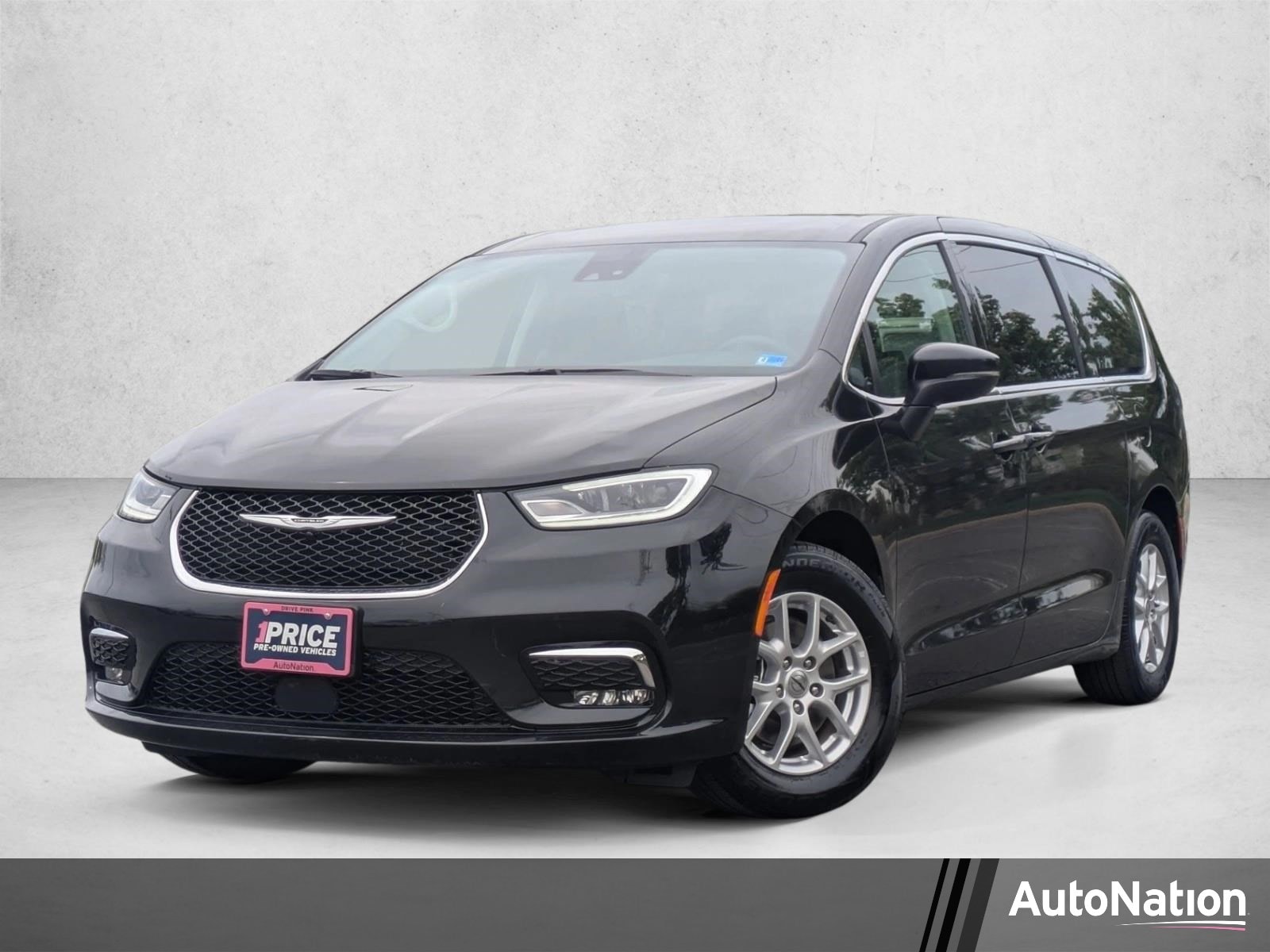 2023 Chrysler Pacifica Touring L's photo