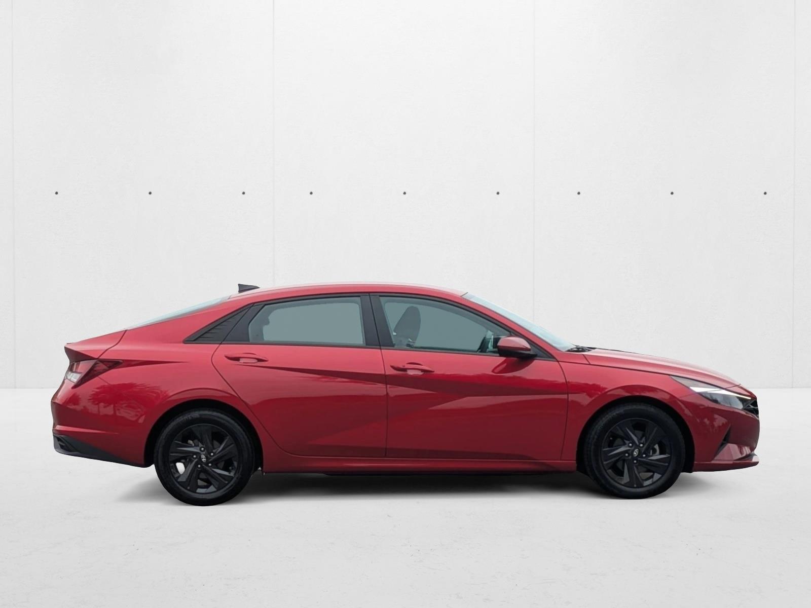 2023 Hyundai Elantra SEL photo 4