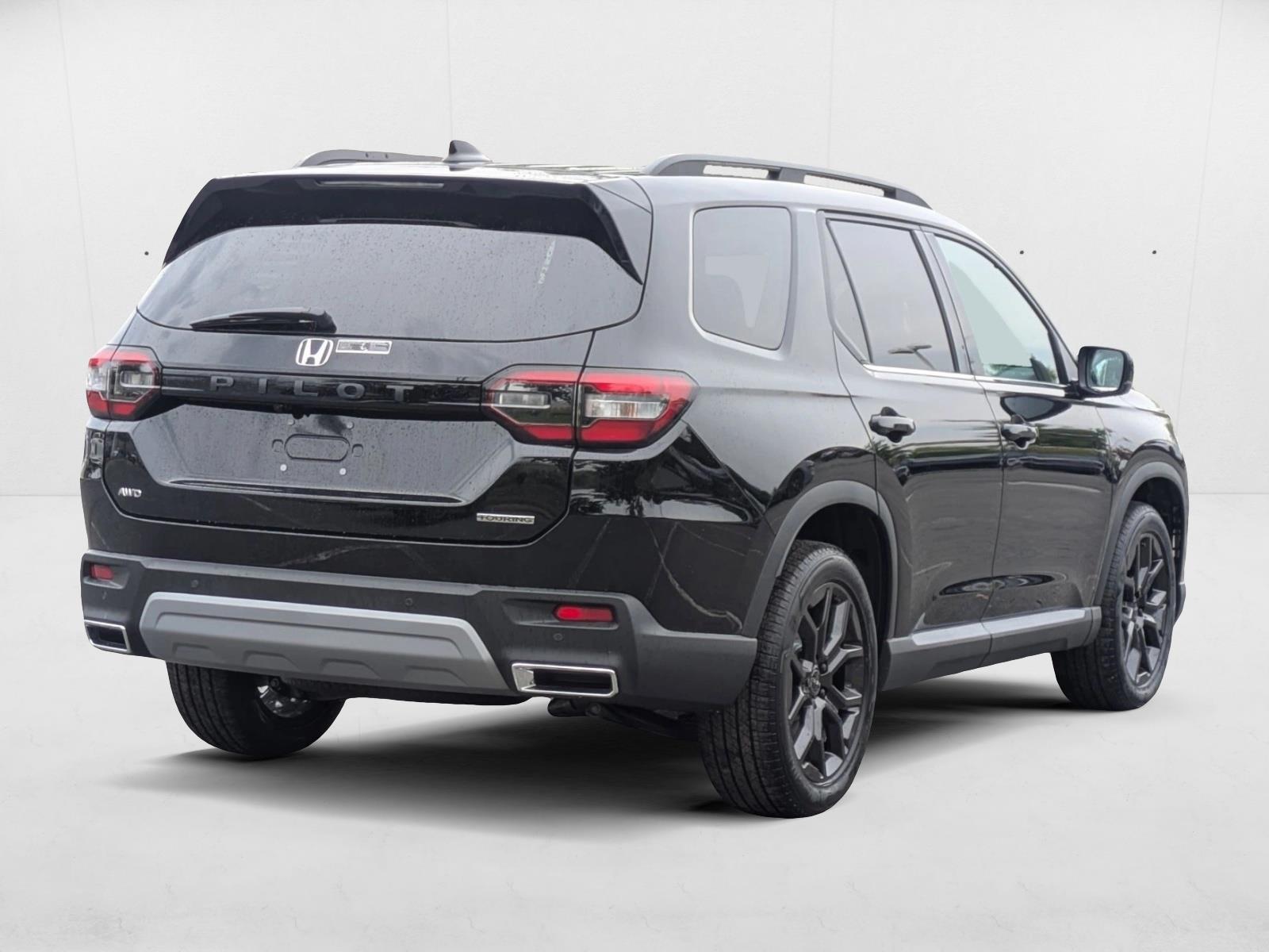 2025 Honda Pilot Touring photo 2