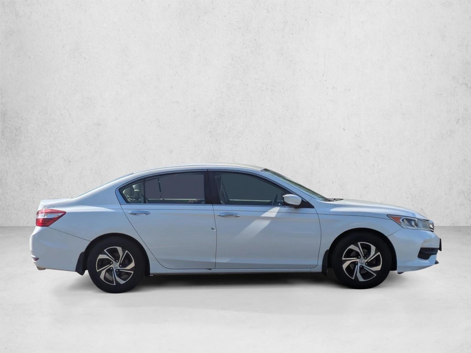 2016 Honda Accord LX photo 4