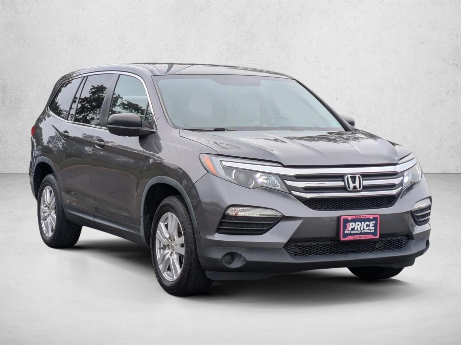 2018 Honda Pilot LX photo 3