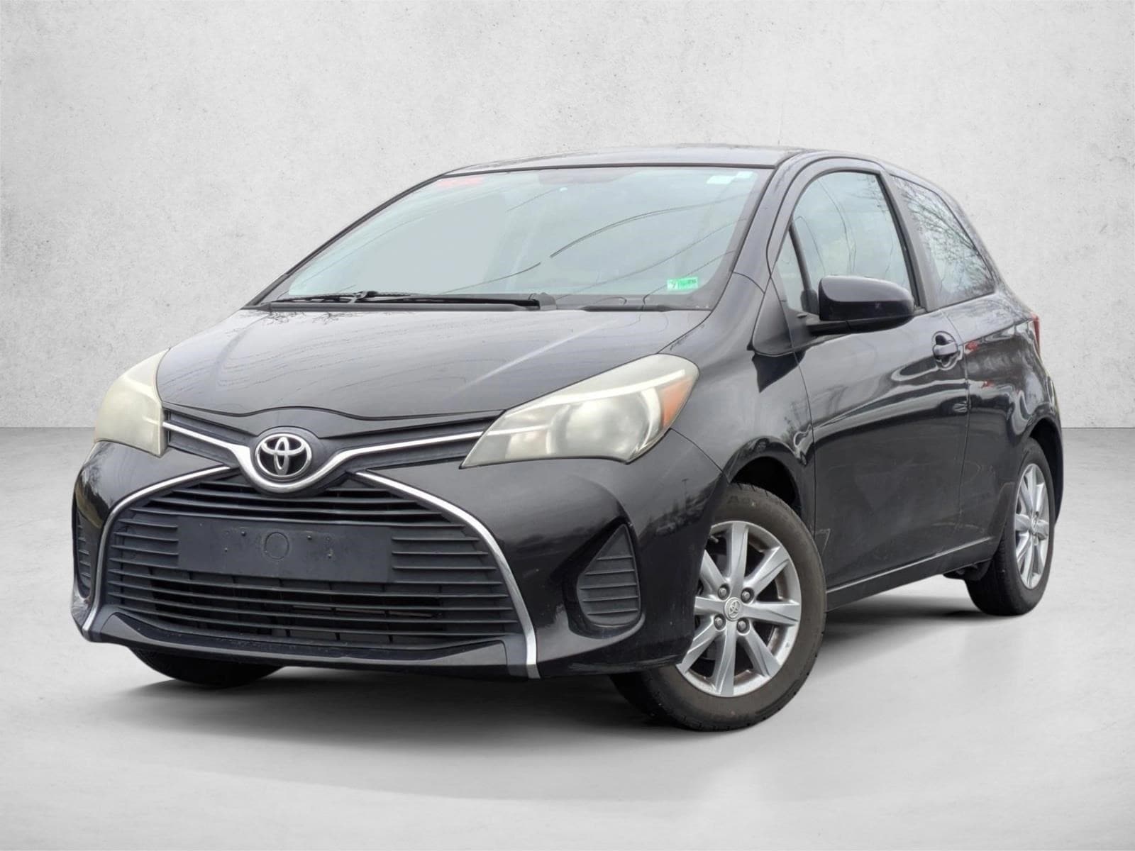 2015 Toyota Yaris LE's photo
