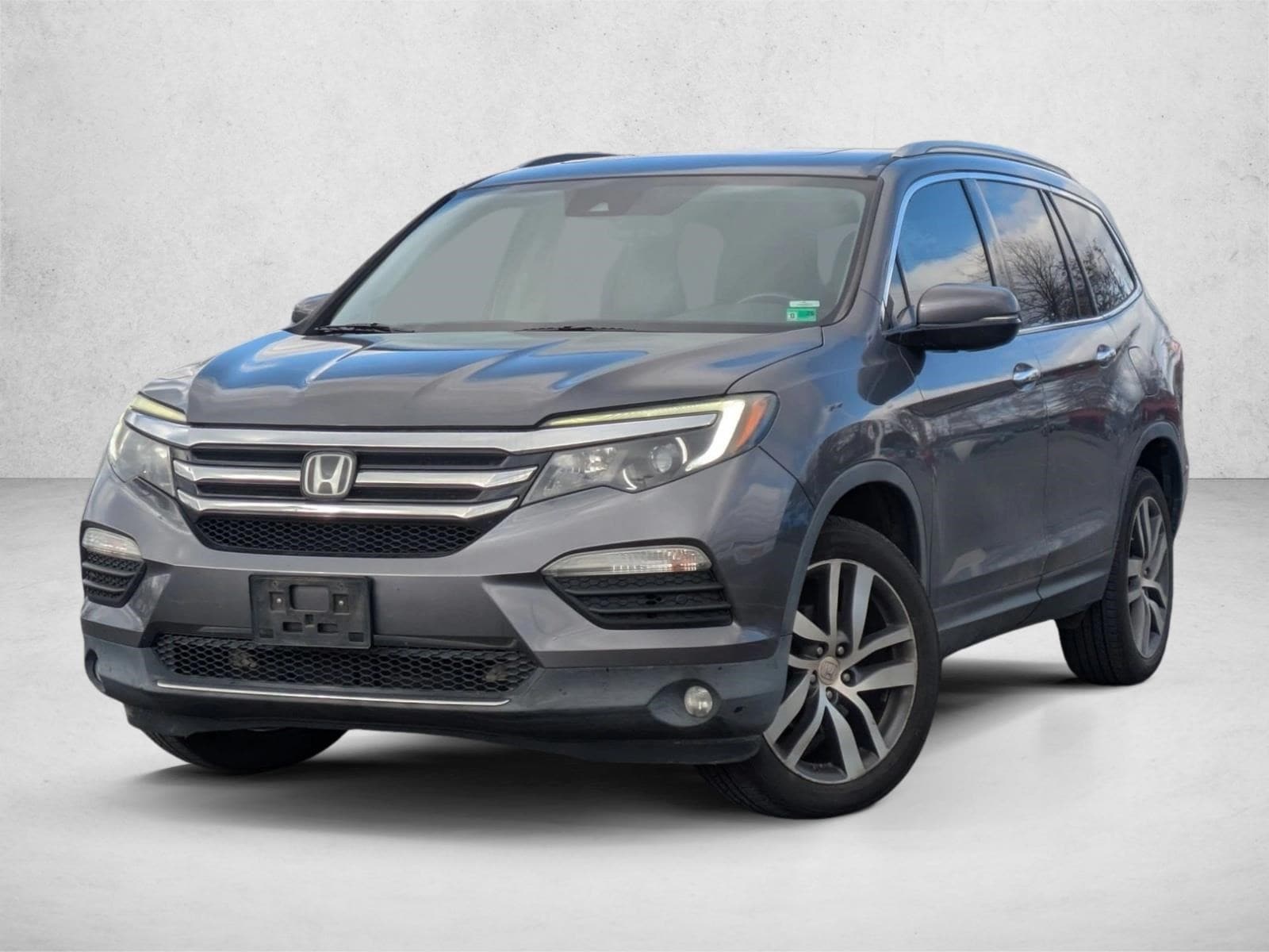 2016 Honda Pilot Elite's photo