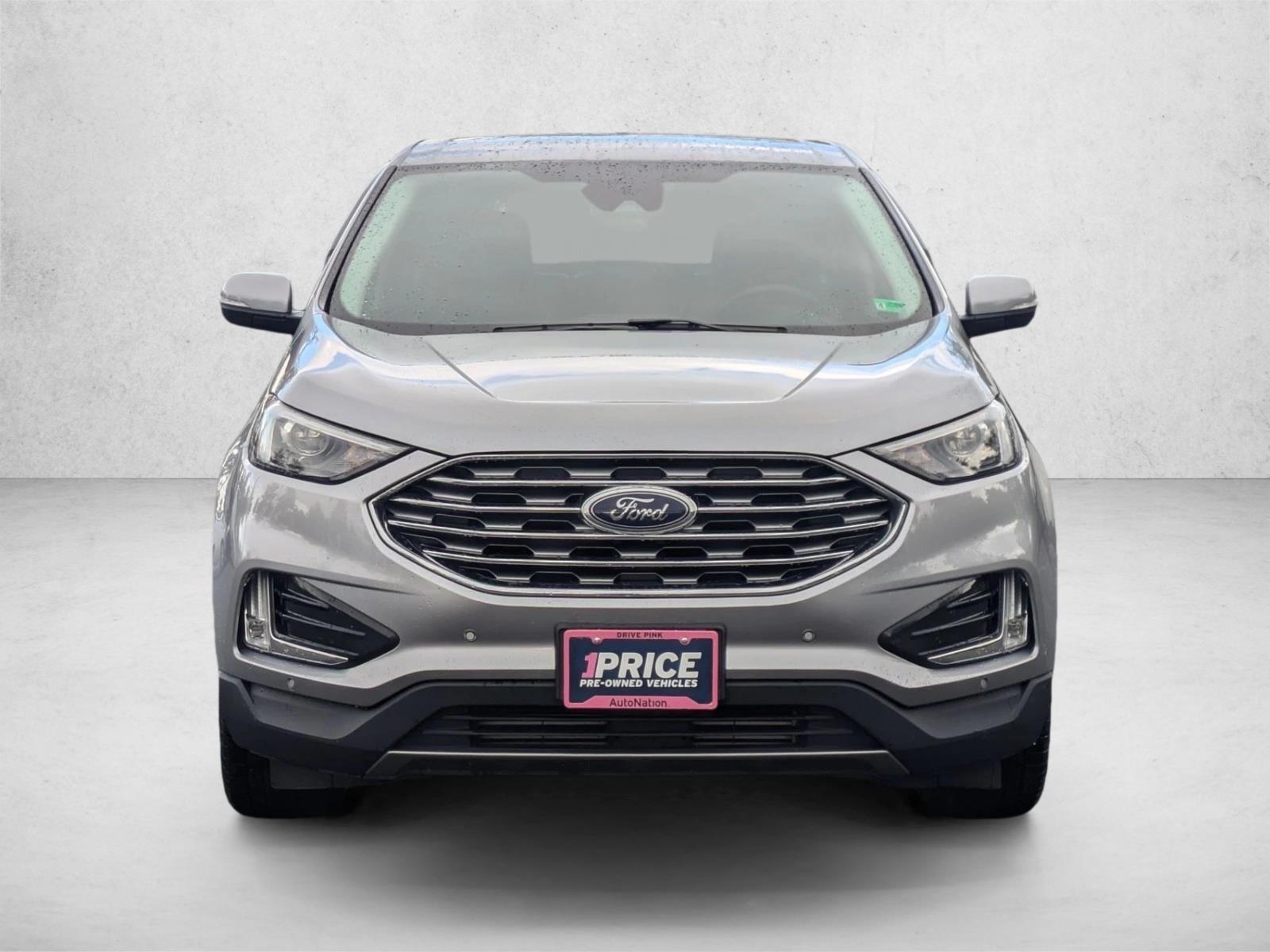 2022 Ford Edge Titanium photo 2