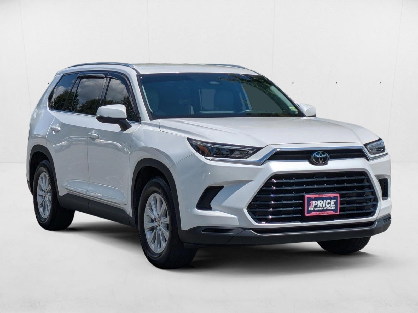 2024 Toyota Grand Highlander XLE photo 3