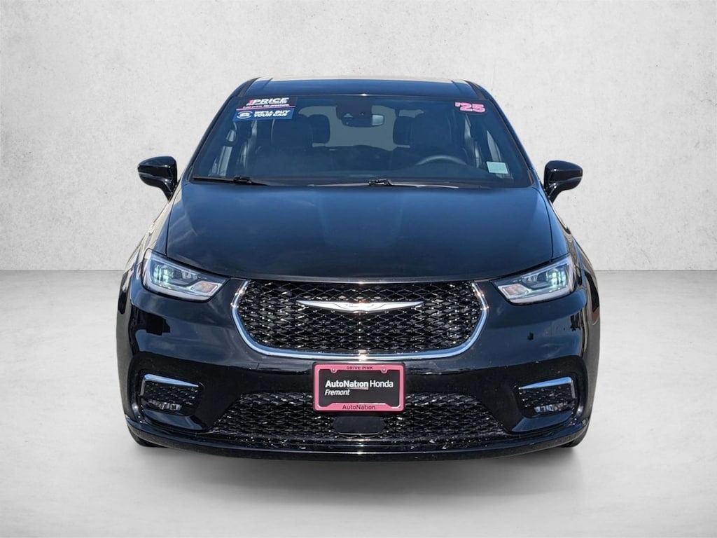 Used 2025 Chrysler Pacifica Select Van Passenger Van