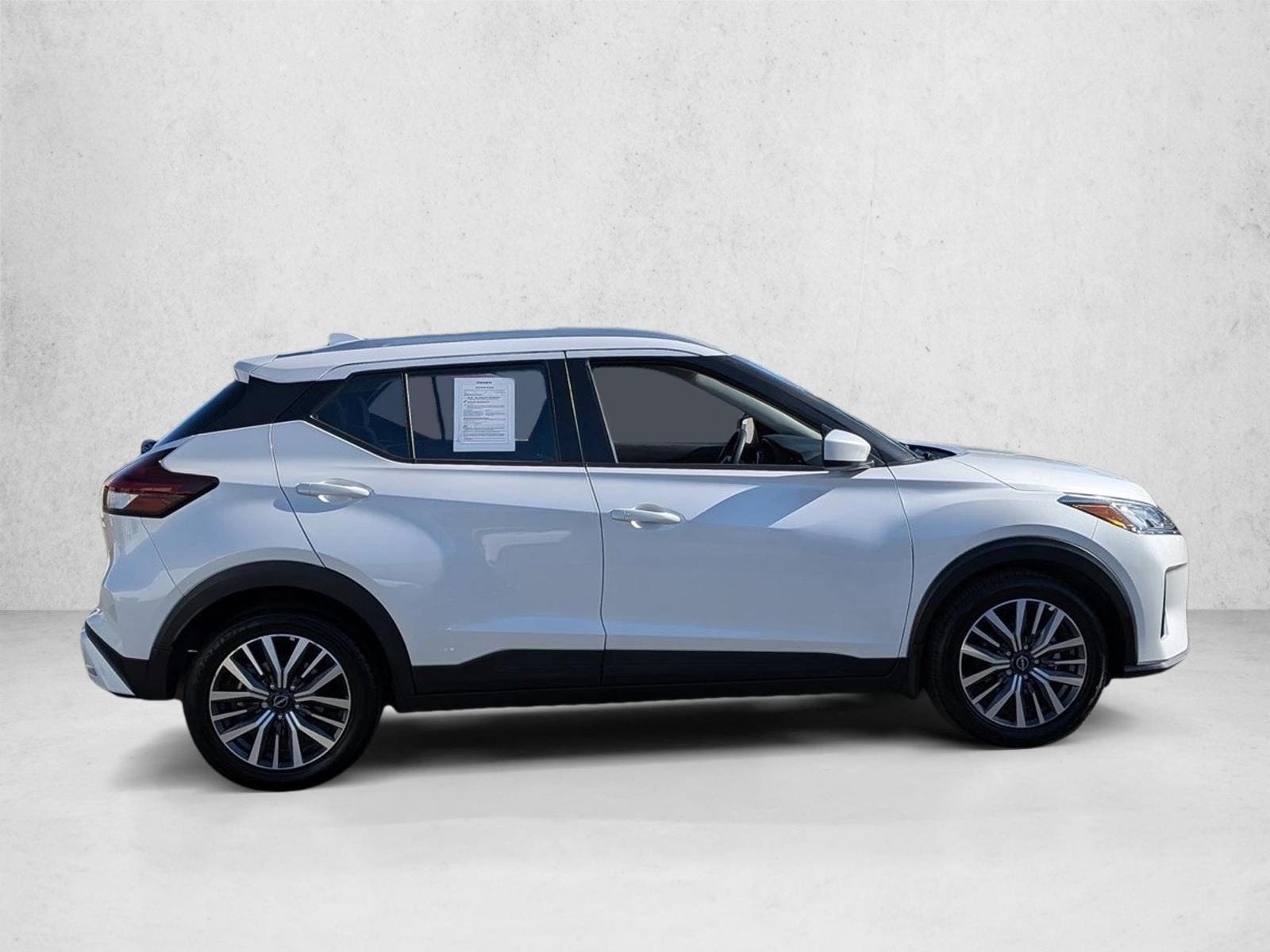 2022 Nissan Kicks SV photo 4