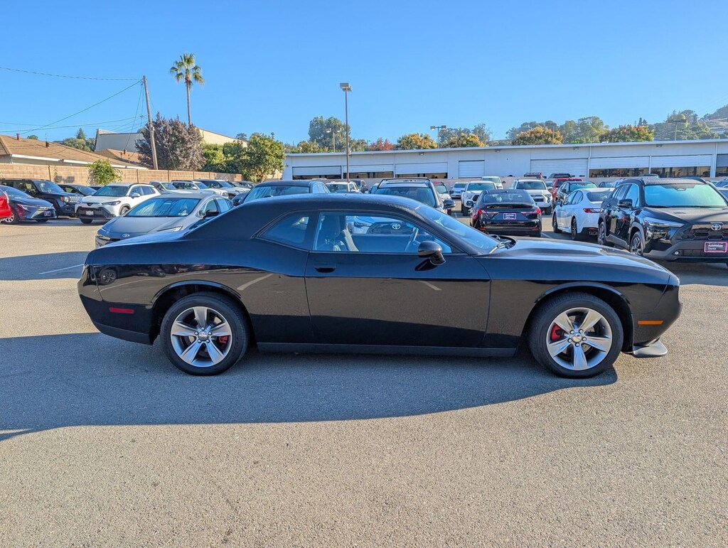 Used 2016 Dodge Challenger SXT Coupe