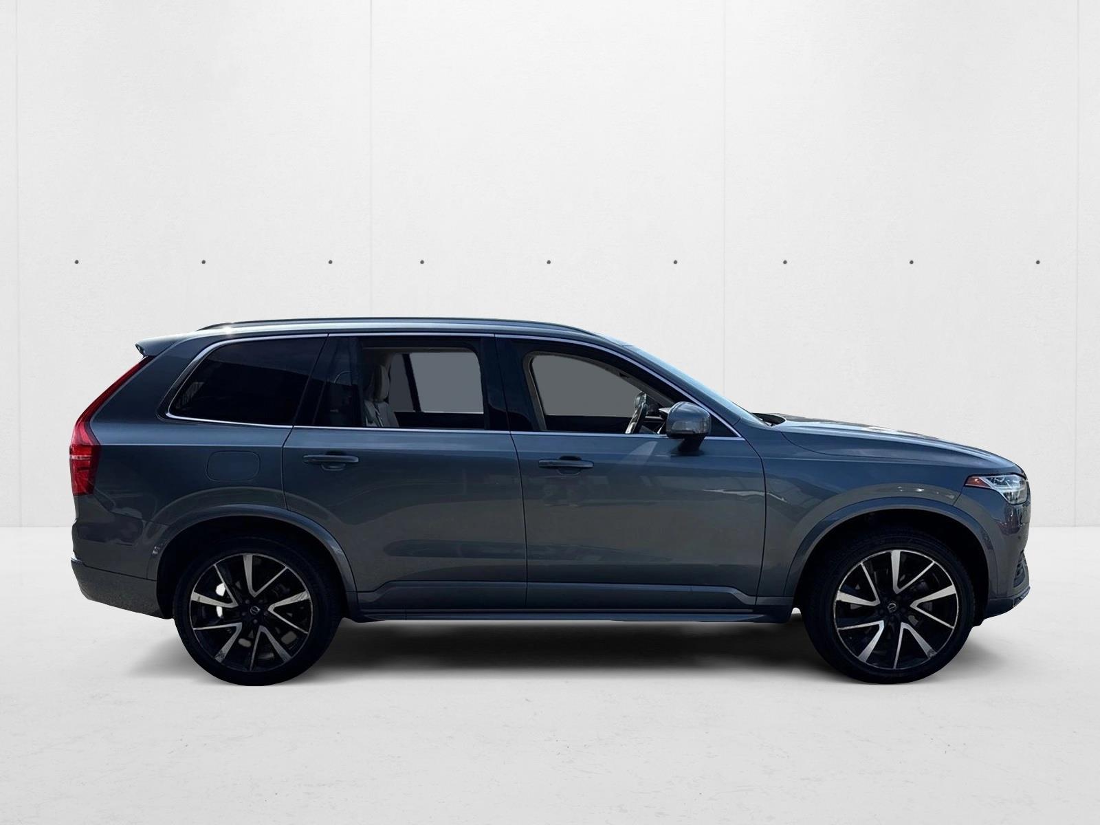2020 Volvo XC90 T6 Momentum photo 4