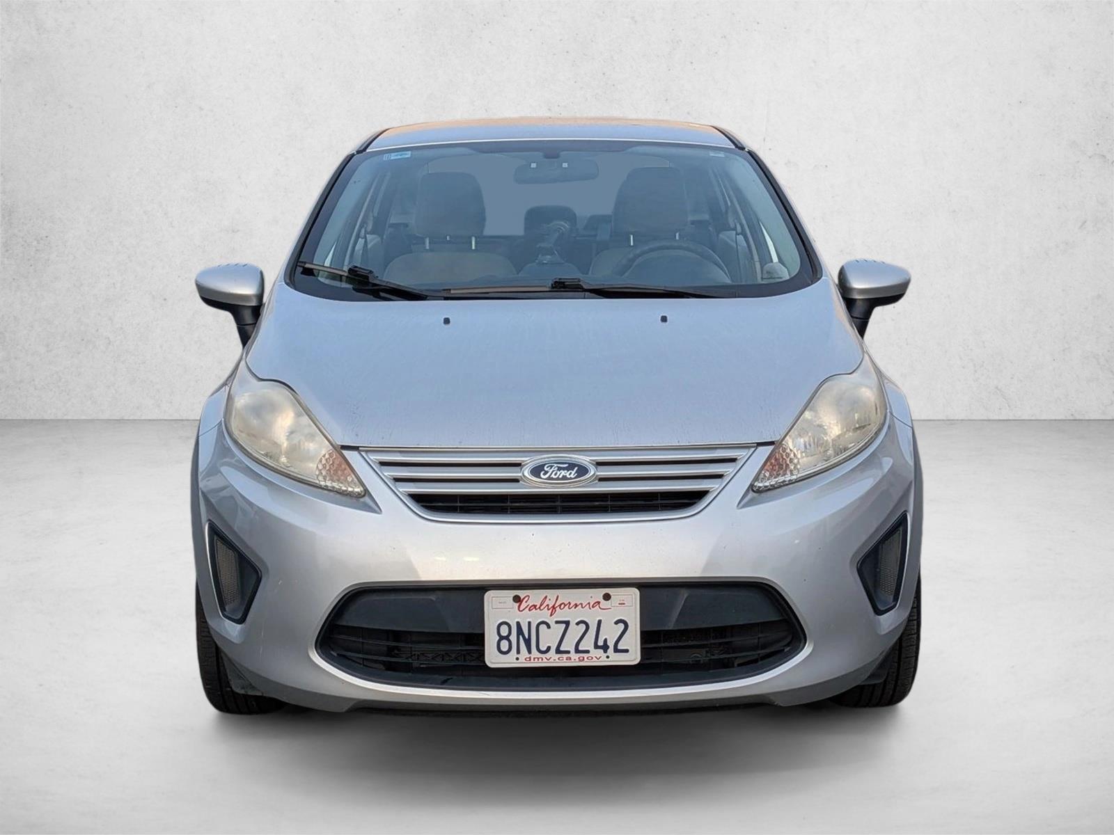 2013 Ford Fiesta S photo 2