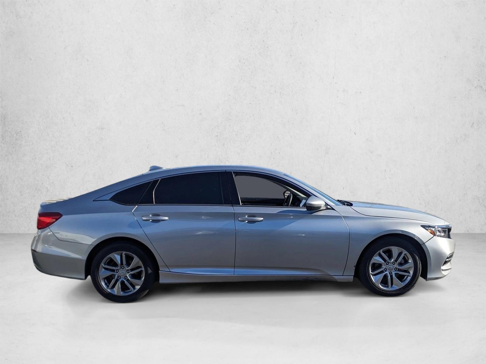 2018 Honda Accord LX photo 4