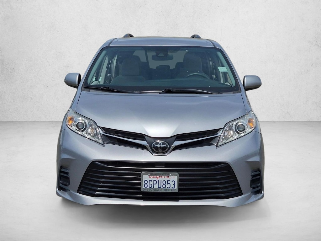 Used 2018 Toyota Sienna LE 8 Passenger Van Passenger Van