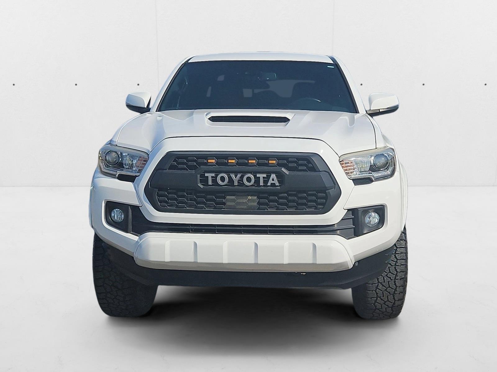 2018 Toyota Tacoma TRD Sport V6 photo 2