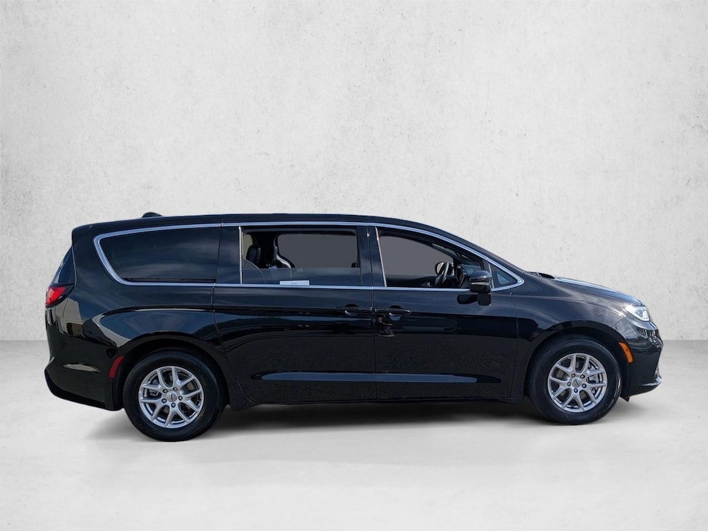 Used 2025 Chrysler Pacifica Select Van Passenger Van