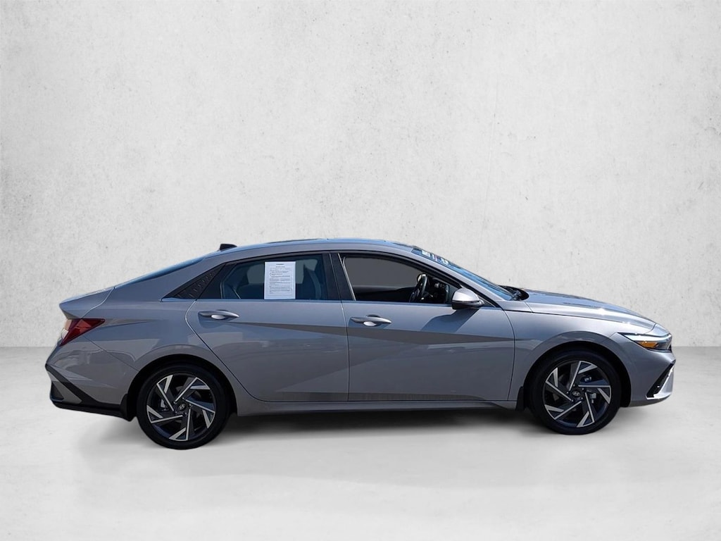 Used 2025 Hyundai Elantra Hybrid Limited Sedan