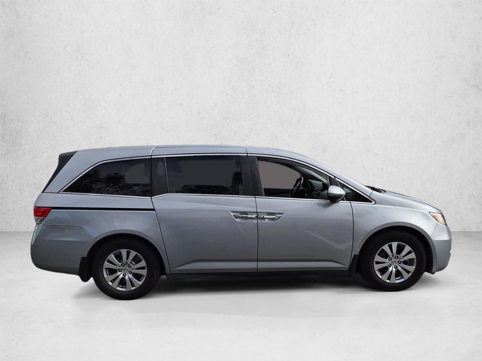 Used 2016 Honda Odyssey SE Van Passenger Van