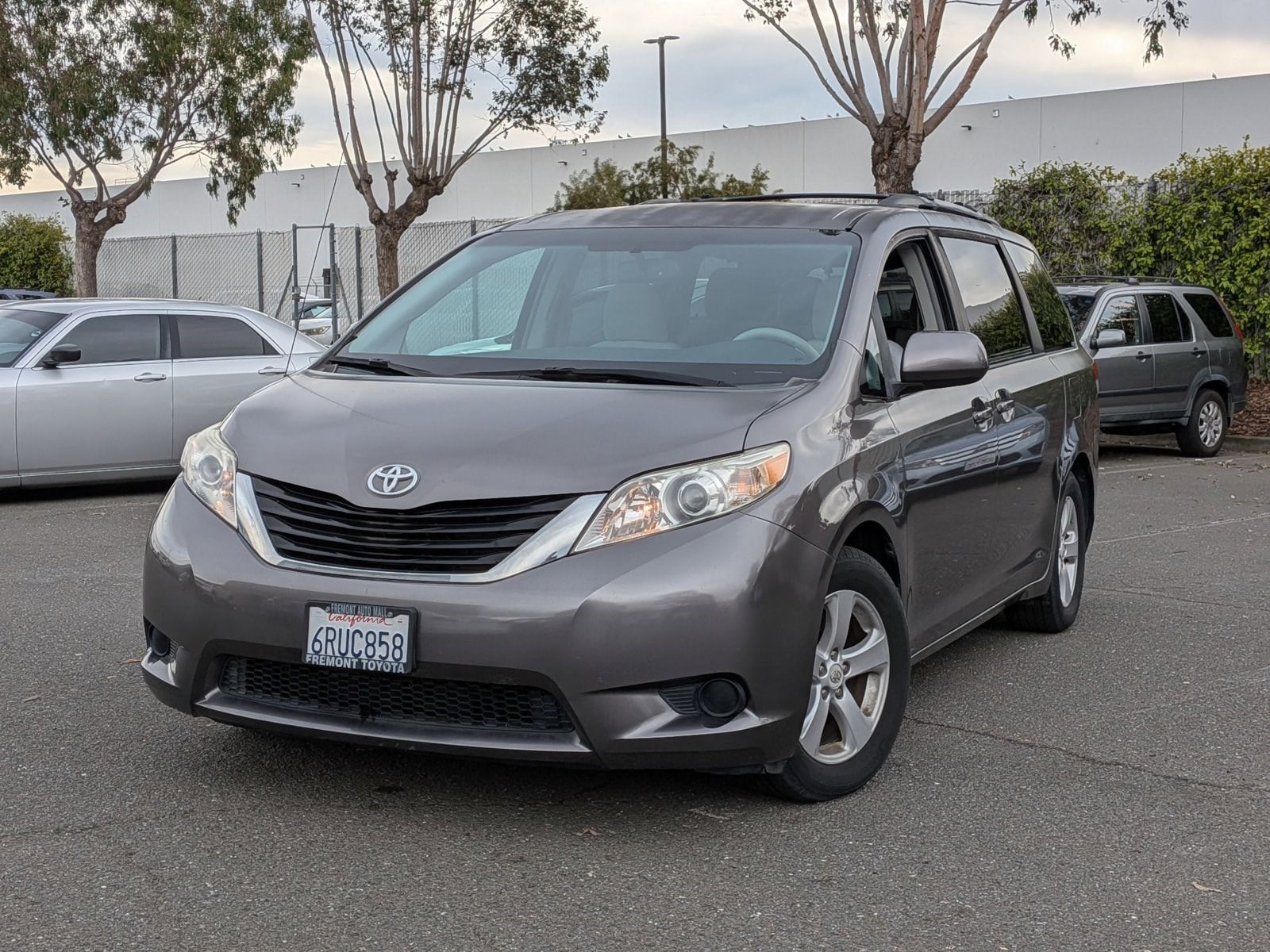 2011 Toyota Sienna LE's photo