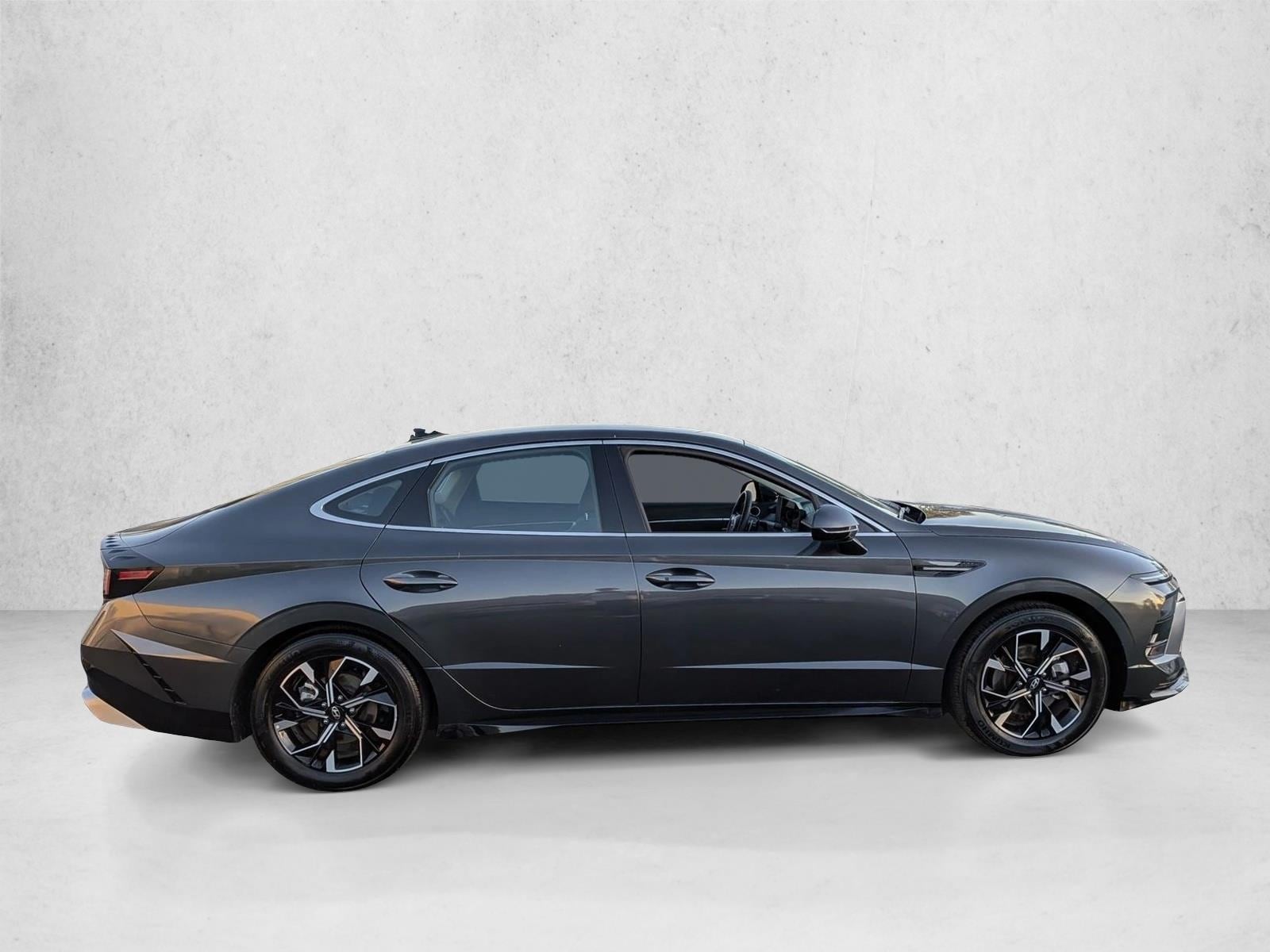 2025 Hyundai Sonata SEL photo 4