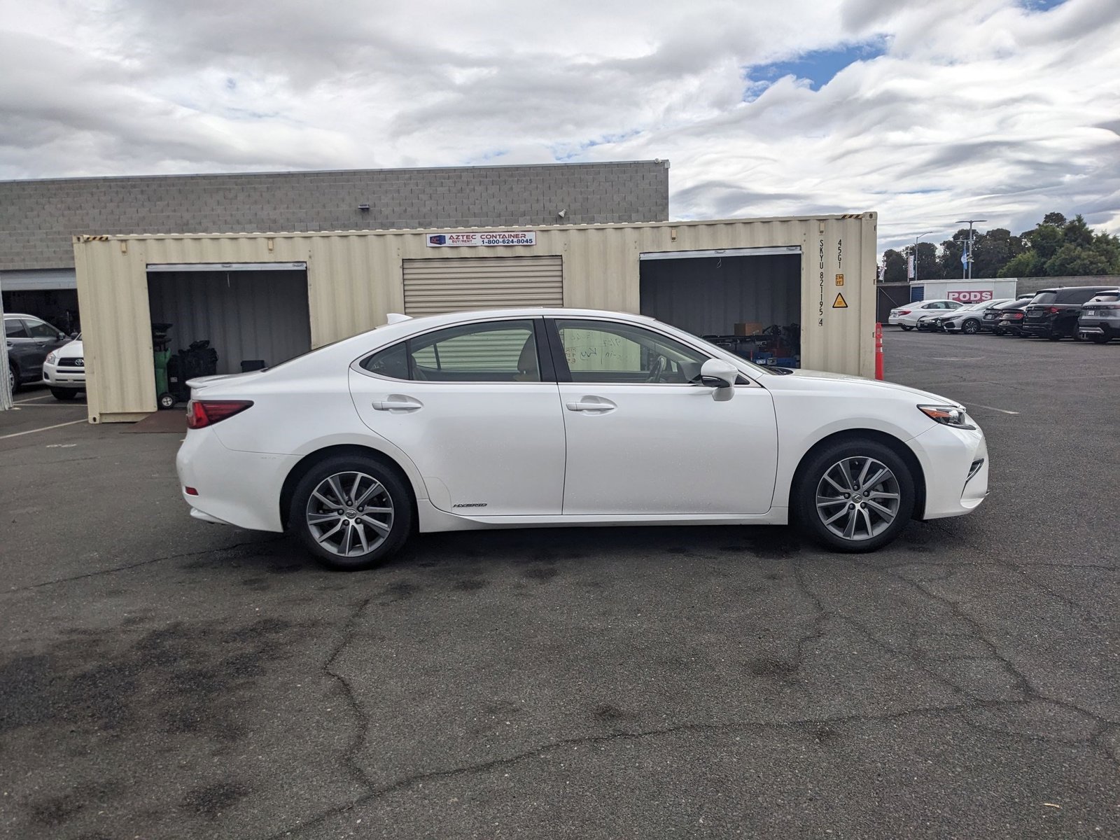 2016 Lexus ES 300h photo 4