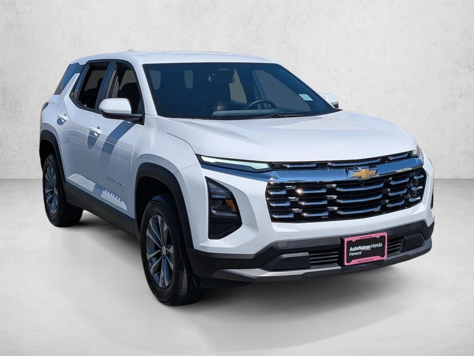 2025 Chevrolet Equinox LT photo 3