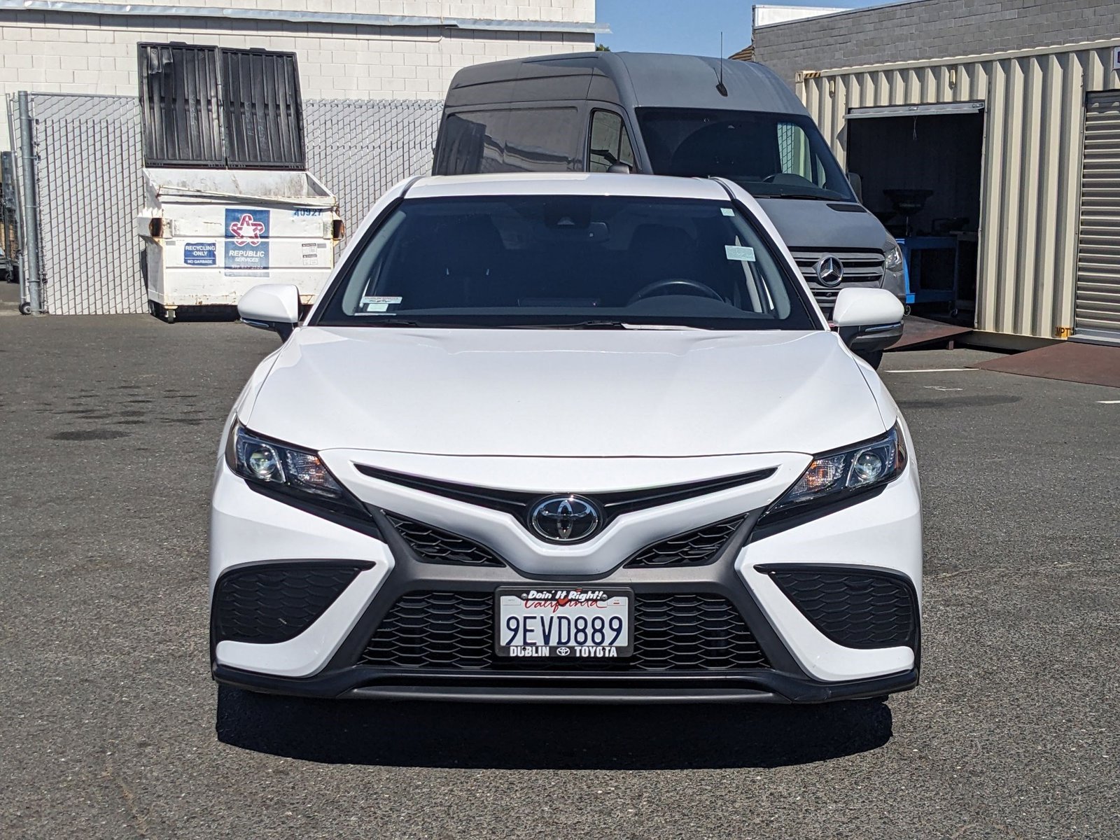 2023 Toyota Camry SE photo 2