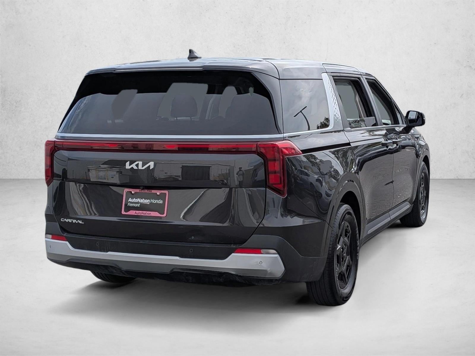 2025 Kia Carnival LXS photo 5
