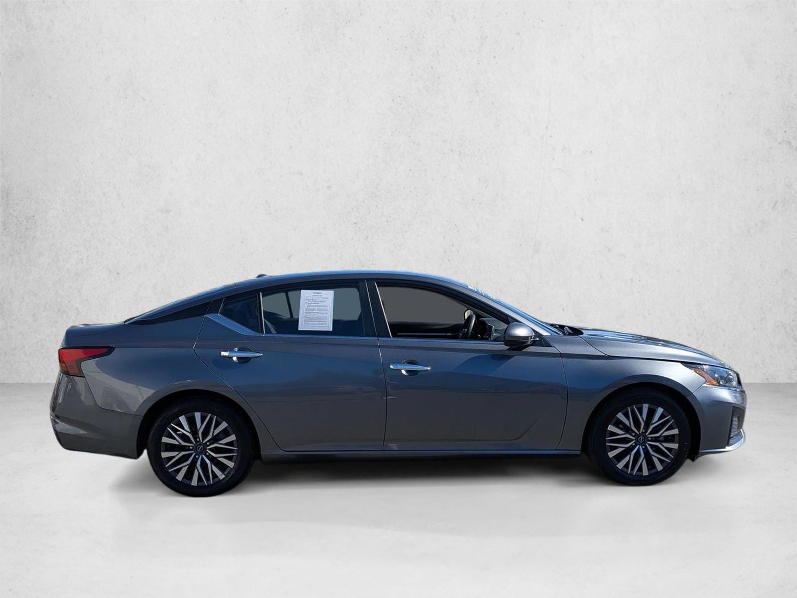 2023 Nissan Altima 2.5 SV photo 4