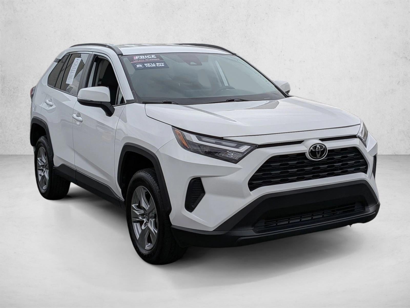 2024 Toyota RAV4 XLE photo 3