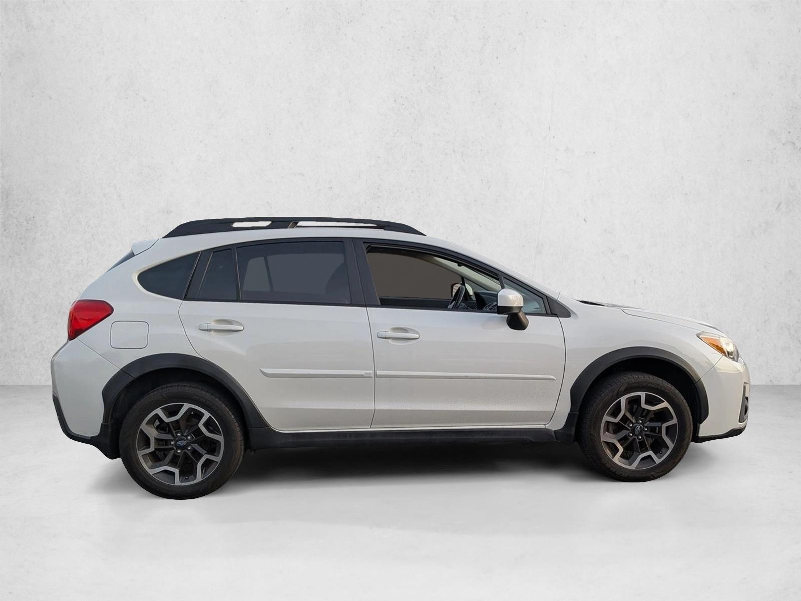 2017 Subaru Crosstrek 2.0i Premium photo 4