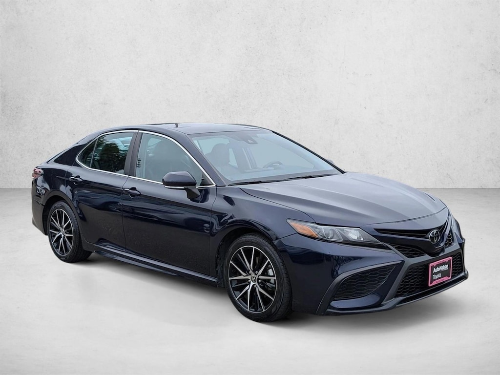 Used 2022 Toyota Camry SE Sedan