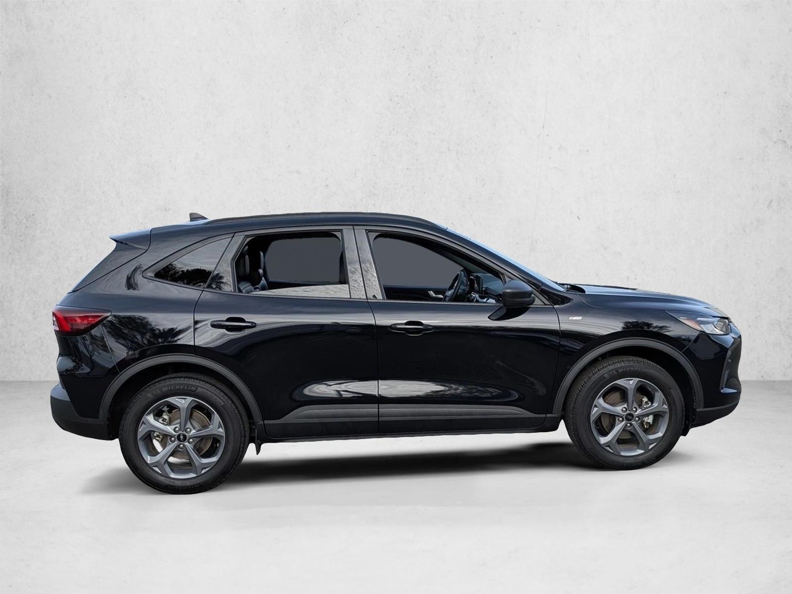 2025 Ford Escape ST-Line photo 4