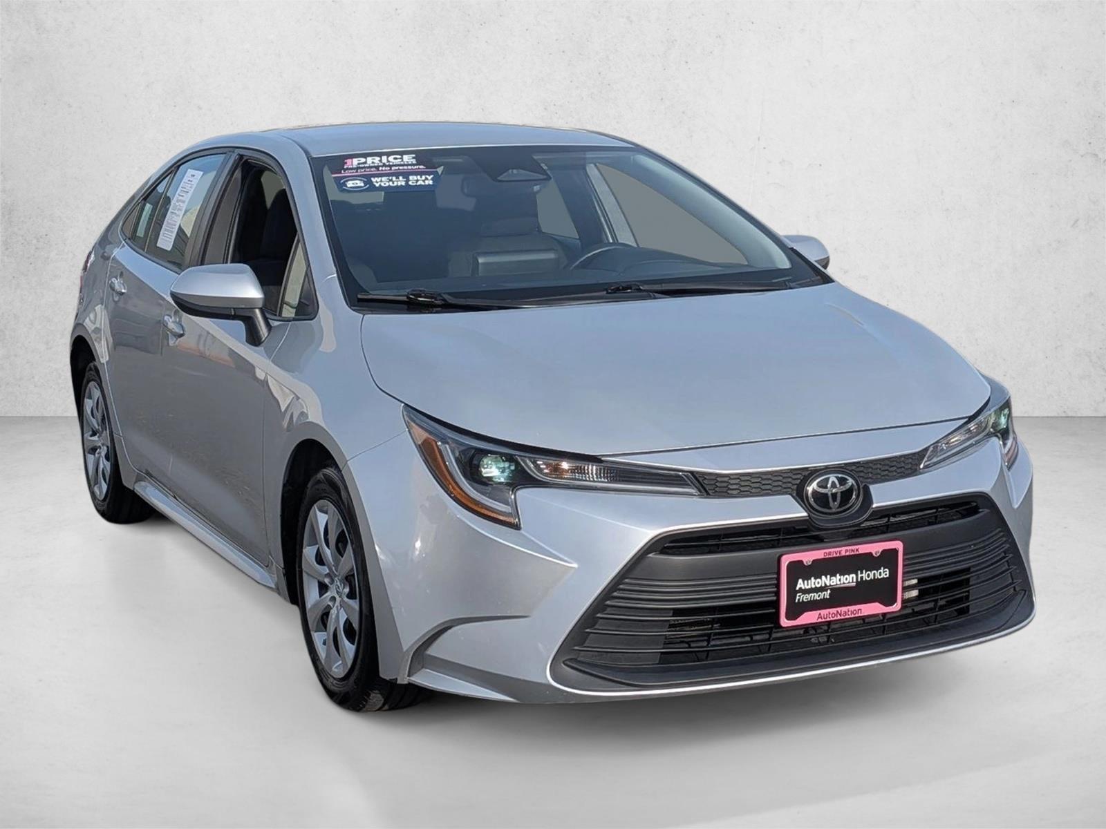 2023 Toyota Corolla LE photo 3