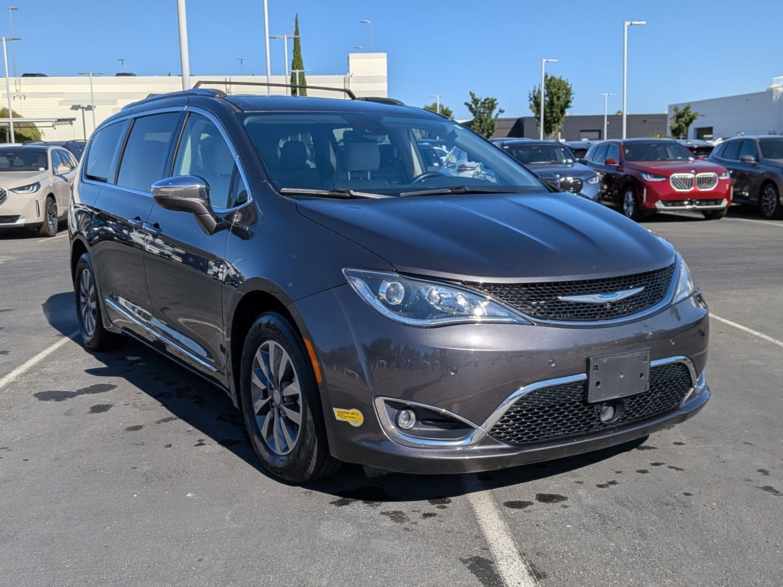 2020 Chrysler Pacifica Hybrid Limited photo 3